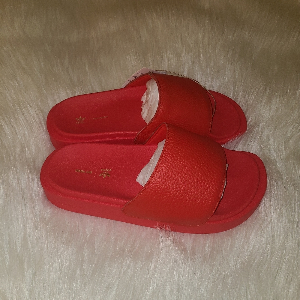 Adidas x Ivy Park Red Leather Slide M6 W7 - Picture 4 of 9